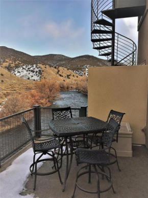 Riverfront Condo With Balcony, King Bed Str#267